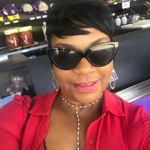 Meet your Posher, Henrietta